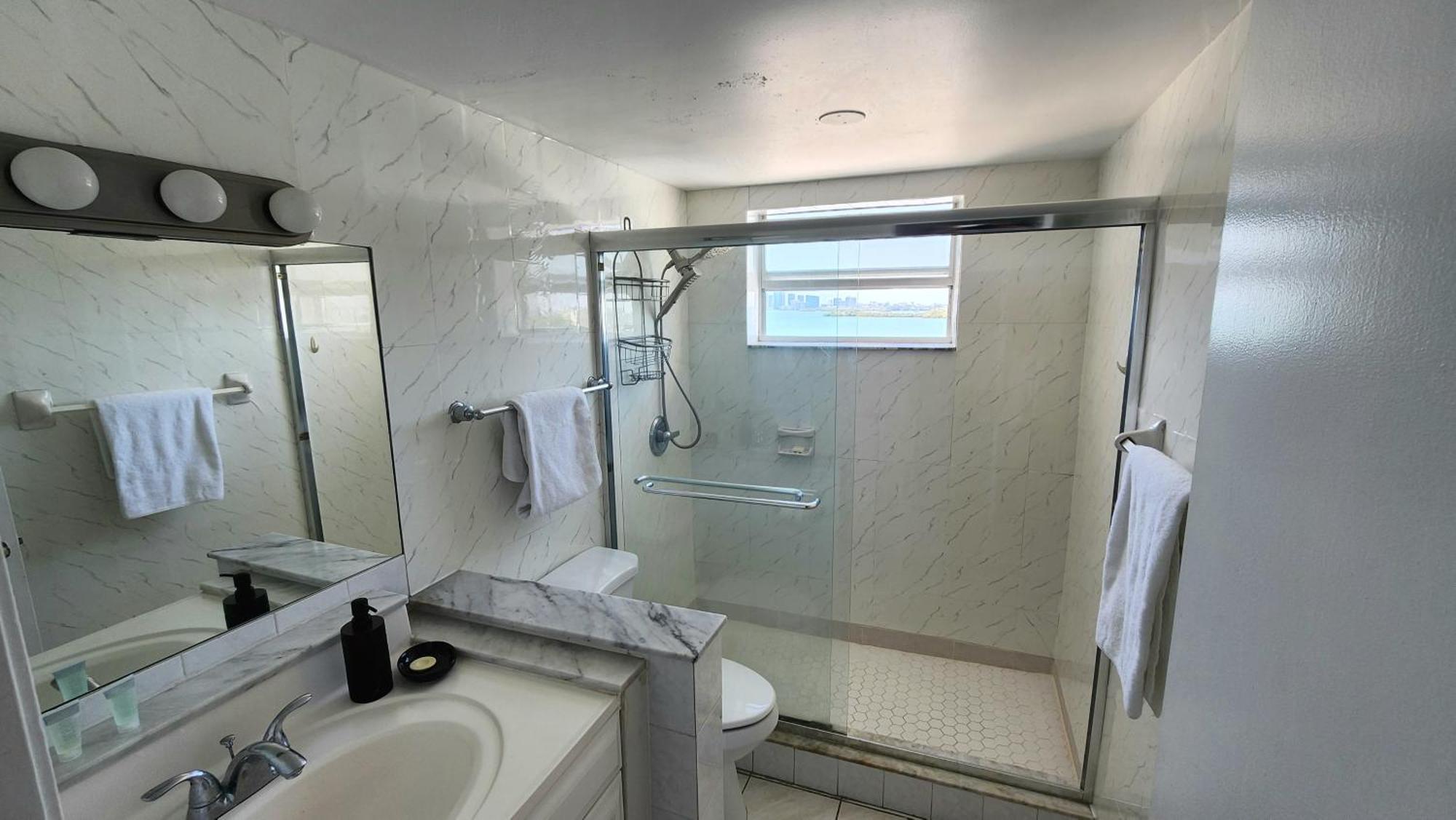 מיאמי ביץ' Bayfront Apartment Breathtaking Views- One Bedroom W Balcony- Living Room -Free Parking מראה חיצוני תמונה