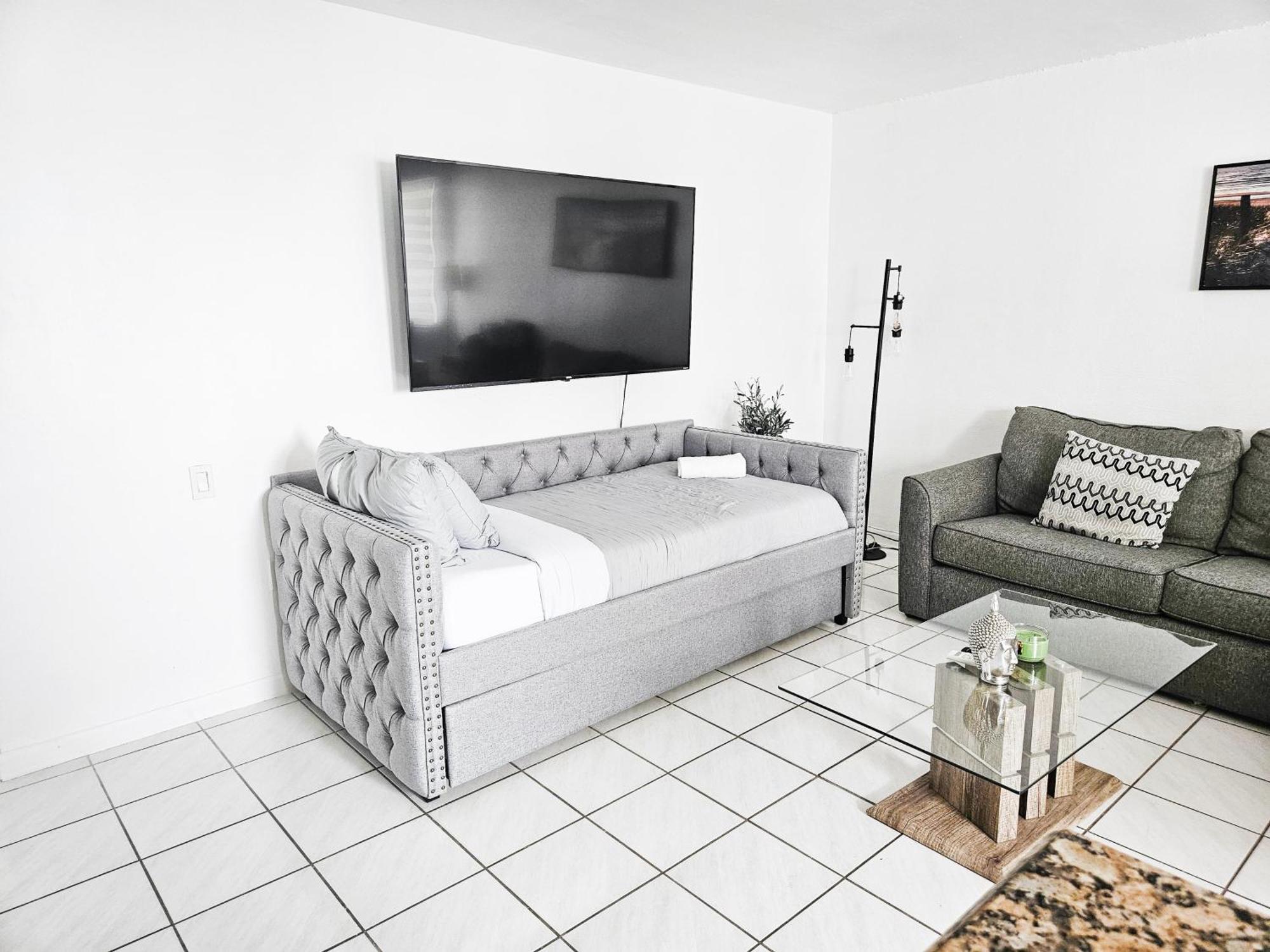 מיאמי ביץ' Bayfront Apartment Breathtaking Views- One Bedroom W Balcony- Living Room -Free Parking מראה חיצוני תמונה